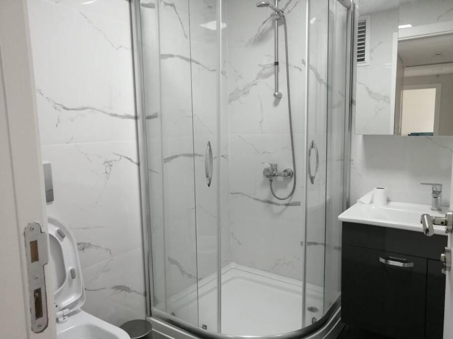 Sisli Apartment, 2 Bedrooms, 250 M Metro, New Modern Residence Istanbul Ngoại thất bức ảnh